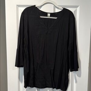 Women's Black V-Neck Top